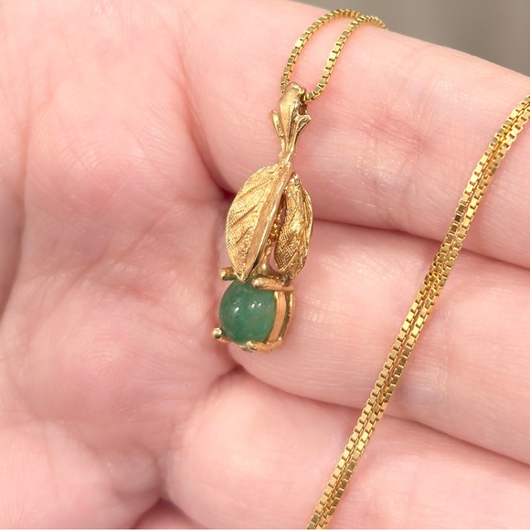 Vintage 14K Gold Jade Pendant: Artisan Leaf Design - Picture 6 of 10